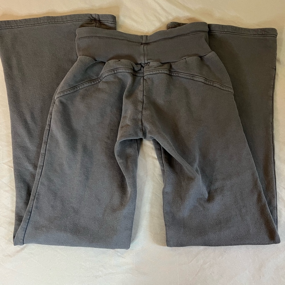 Splendid Dark Grey Flare Yoga Pants With Pocket On The Front